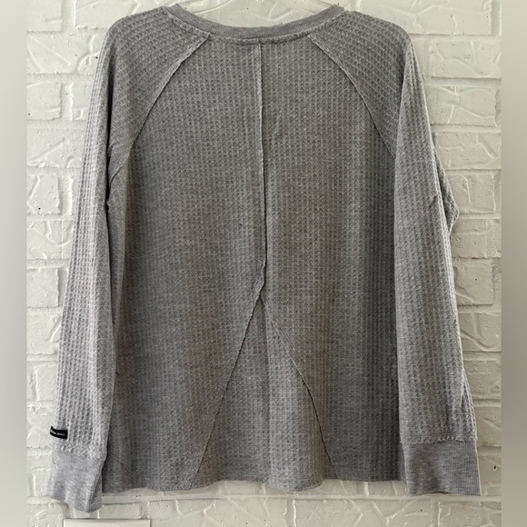 Calvin Klein Jeans Gray Long Sleeve V-Neck Top - Picture 2 of 6